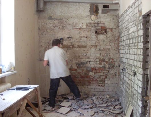 Во время ремонта старой квартиры можно наткнутся на незапланированные расходы